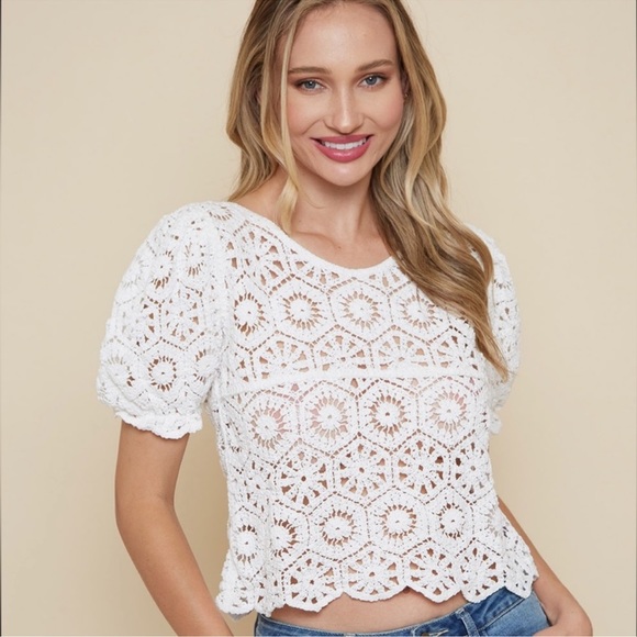 Saints & Hearts Tops - Women's Ivory Crochet Crop Top NWT